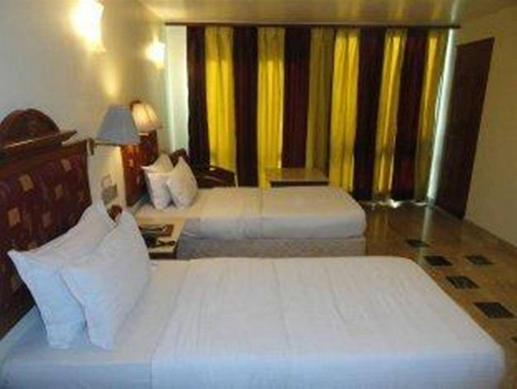 Hotel Airport International Bombay Værelse billede